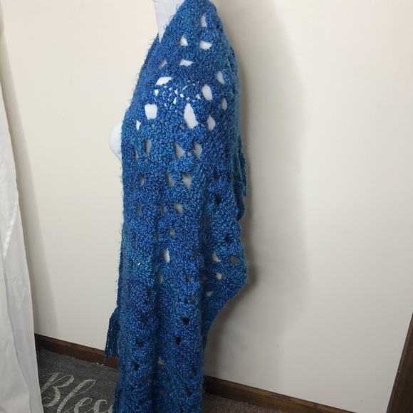 Royal blue hand knitted shall - Picture 3 of 7